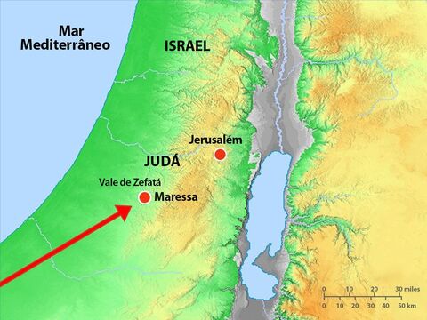 O rei Zerá e seus soldados abordaram Judá pelo sul. Asa juntou suas tropas e eles tomaram posição de batalha no vale de Zefatá perto de Maressa. – Slide número 8