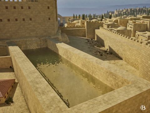 Adjacente à fortaleza do lado noroeste se situava o Tanque Strouthion que supria a fortaleza com água. Durante o cerco de Jerusalém no ano 70 da nossa era os romanos construíram uma rampa de cerco neste tanque para terem acesso à fortaleza e ao Monte do Templo. – Slide número 3