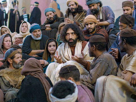 Eles não podiam prender Jesus, pois Ele tinha o apoio das multidões que ouviam com atenção a tudo o que Ele dizia. – Slide número 15