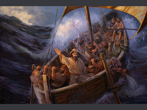 Jesus acalma uma tempestade. “Entrando ele no barco, seus discípulos o seguiram. De repente, uma violenta tempestade abateu-se sobre o mar, de forma que as ondas inundavam o barco. Jesus, porém, dormia. Os discípulos foram acordá-lo, clamando: ‘Senhor, salva-nos! Vamos morrer!’ Ele perguntou: ‘Por que vocês estão com tanto medo, homens de pequena fé?’ Então ele se levantou e repreendeu os ventos e o mar, e fez-se completa bonança. Os homens ficaram perplexos e perguntaram: ‘Quem é este que até os ventos e o mar lhe obedecem?’” Mateus 8:23–27 – Slide número 1