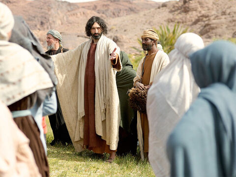 Jesus subiu para as colinas e ali os ensinou. – Slide número 4