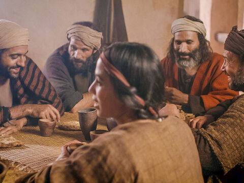 Lázaro comeu à mesa com Jesus e Seus discípulos. – Slide número 2