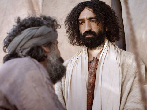 Quando Simão Pedro viu isto, caiu aos pés de Jesus e disse: <br/>– Afaste-se de mim, Senhor – Slide número 9