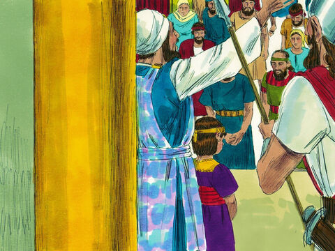O sacerdote Joiada mandou que o menino-rei Joás e o povo de Judá fizessem um pacto com o Senhor. Eles prometeram novamente que amariam e obedeceriam ao Senhor Deus. – Slide número 5