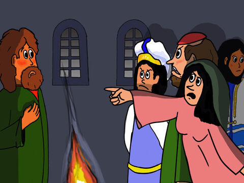 Pedro estava perto da fogueira se esquentando. Uma mulher perguntou de novo:<br/>– Você também não é um de Seus discípulos? – Slide número 33