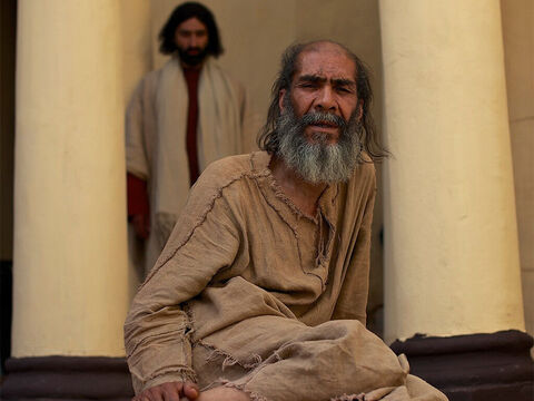 Quando Jesus o viu ali deitado e soube que estava nesta condição há muito tempo, foi e falou com ele. – Slide número 5