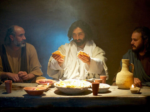 Quando Jesus estava à mesa com eles, Ele pegou o pão, deu graças... – Slide número 12