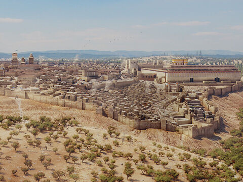 Uma ampla vista de Jerusalém a partir do sul com o vale Hinom em primeiro plano e o vale Cedrom à direita. O templo fica à direita, e a cidade alta onde os ricos viviam fica à esquerda. As torres da fortaleza de Antônia são mostradas no canto noroeste do templo. – Slide número 3