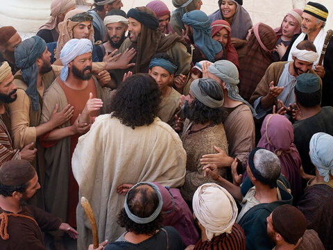 Grandes multidões se reuniram para ver Jesus também. – Slide número 2