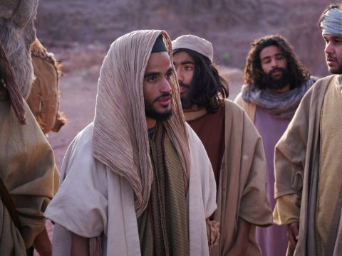 Eles se viraram uns para os outros tremendo e disseram:<br/>– O que Deus fez conosco? – Slide número 19