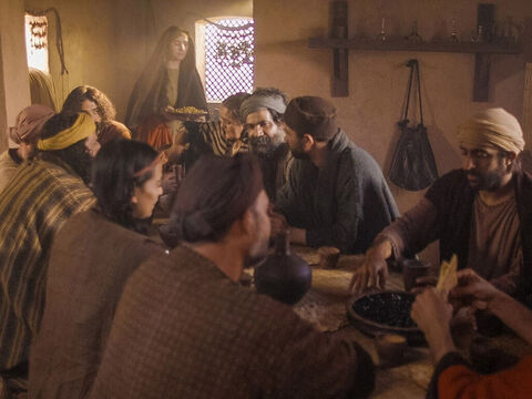 Um jantar foi oferecido em honra de Jesus. – Slide número 15