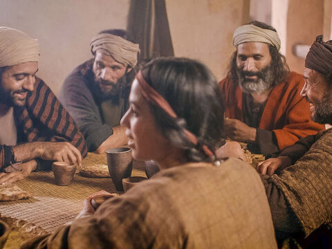 Entre os que comiam na refeição estava Lázaro, a quem Jesus ressuscitara dentre os mortos. – Slide número 16