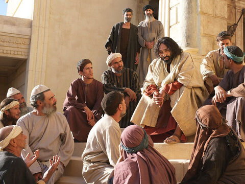 Chamando Seus discípulos para si, Jesus disse: <br/>– Esta pobre viúva colocou mais no tesouro do que todas as outras. – Slide número 11