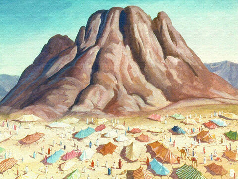 Assim, sob a ordem do Senhor, os israelitas acamparam em uma ampla planície ao pé do monte Sinai. – Slide número 6
