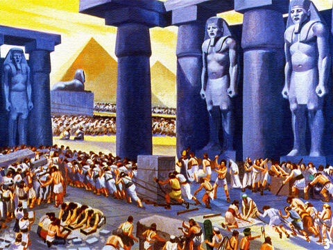 Há muitos anos, na terra do Egito, eram construídos monumentos fantásticos pelos reis, conhecidos como Faraós, usando o trabalho de milhares de escravos. Esses escravos eram o povo escolhido de Deus, os filhos de Israel. – Slide número 1