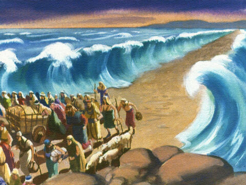 Durante toda a noite, os filhos de Israel marcharam pelo meio do mar, no caminho que Deus lhes fizera. Finalmente, a última pessoa chegou a salvo no outro lado. – Slide número 37