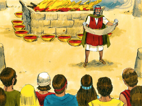 Na manhã seguinte, Moisés construiu um altar para Deus ao pé da montanha. Os novilhos eram sacrificados e metade de seu sangue foi derramado no altar e o restante colocado em tigelas. Moisés então leu as leis de Deus para todos novamente. – Slide número 28