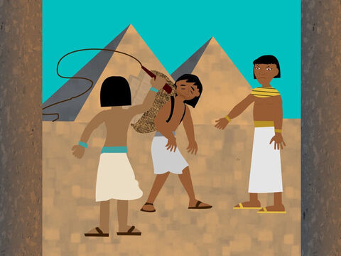 Quando Moisés cresceu, ele deixou o palácio e foi ver os israelitas, que eram seu povo. Ele viu um dos egípcios ferindo um escravo. – Slide número 8
